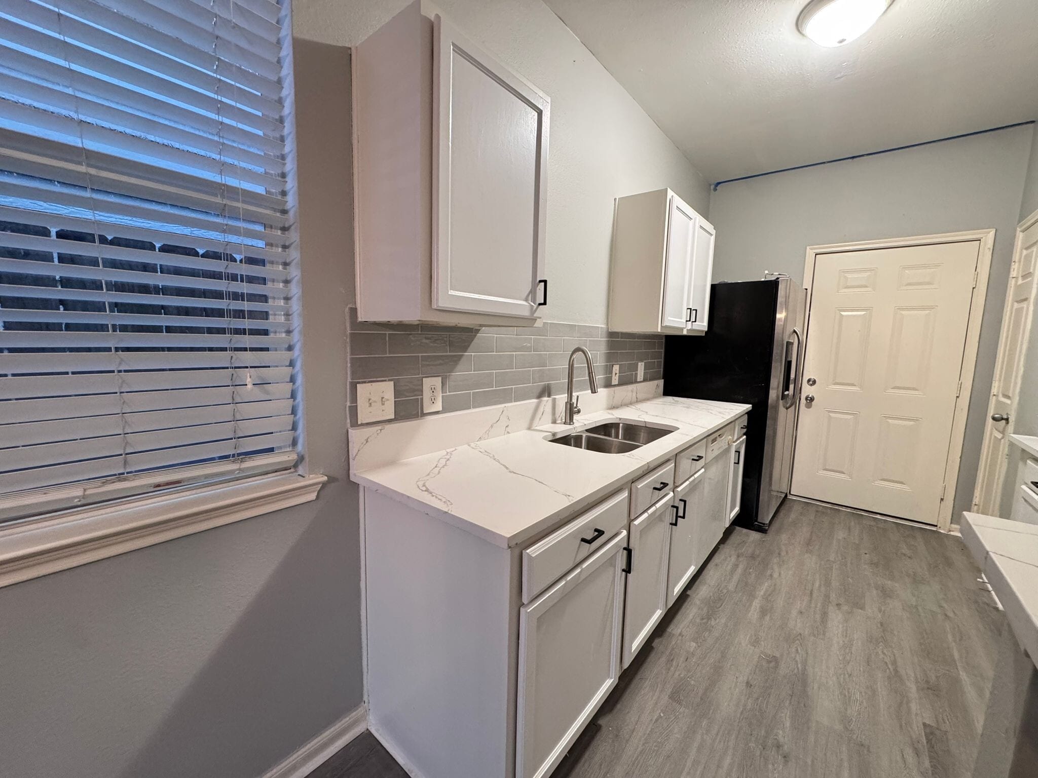 Building Photo - 6427 Waldron Dr