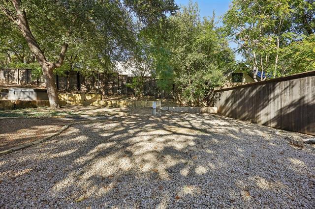 Building Photo - 8635 San Leandro Dr