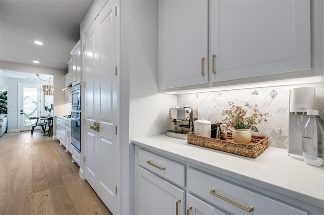 Building Photo - 1000 Adair Rd