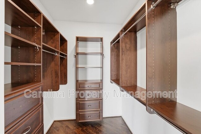 Building Photo - 919 Westbrook Dr