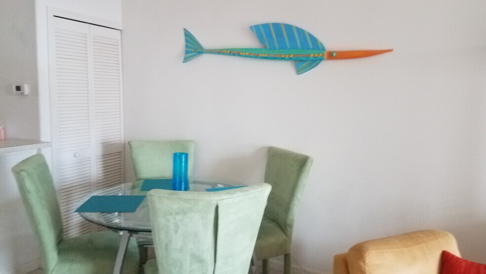 Building Photo - 4240 Central Sarasota Pky