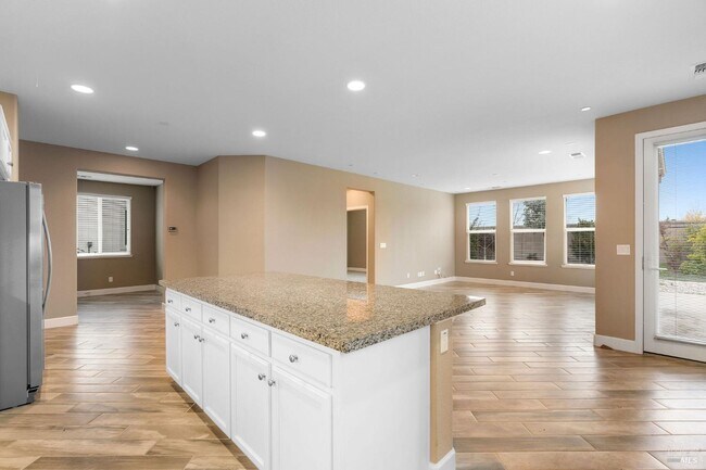 Building Photo - 123 Alpine Dr