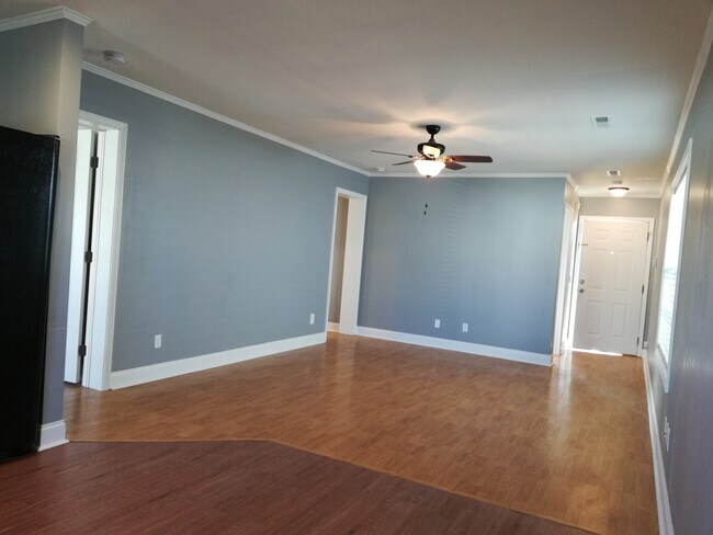 Building Photo - 1709 Sails Way