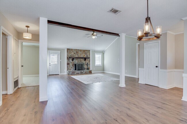 Building Photo - 4 Bedroom Ranch in Columbia County