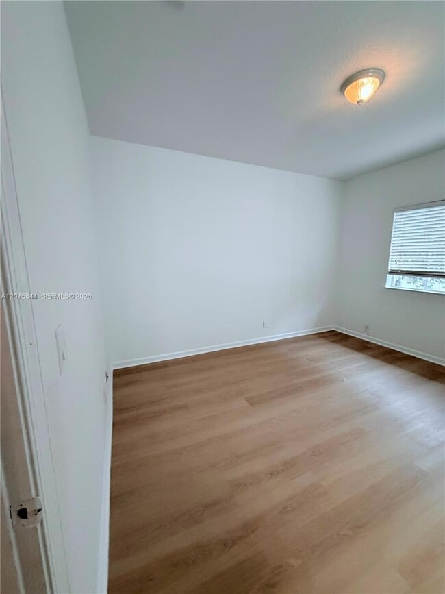 Building Photo - 102 S Santa Catalina Cir