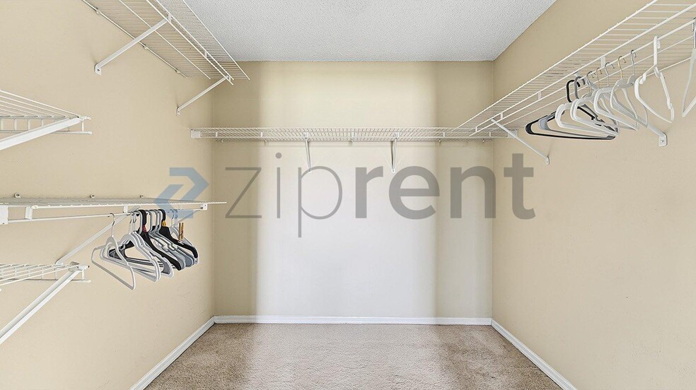 Building Photo - Unit