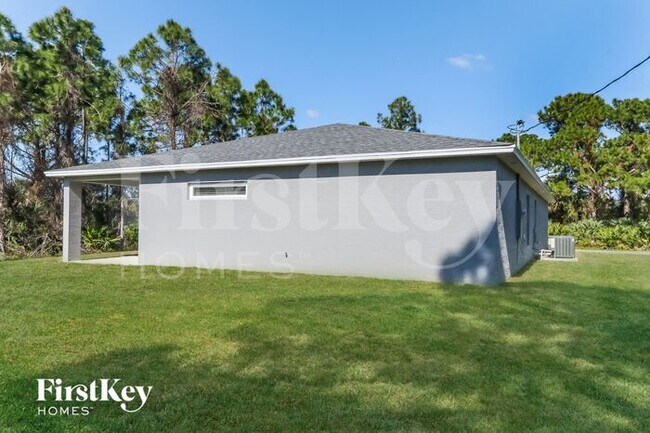 Building Photo - 2092 SW Altman Ave