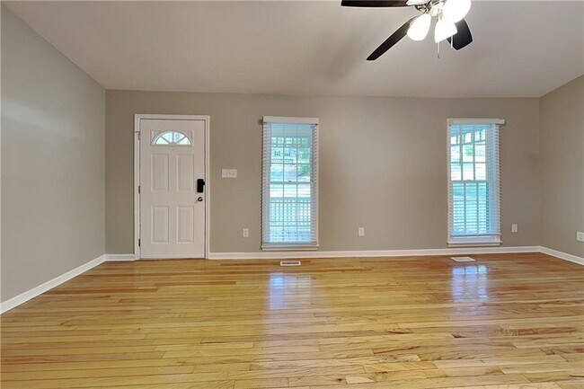 Building Photo - 274 Peach Crossing Dr
