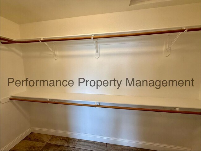 Building Photo - Spacious 5 Bed/3 Bath + Office in SW Bakersfield w/ RBP & $0 Deposit Option