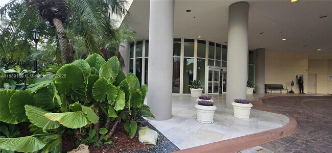 Building Photo - 2475 Brickell Ave