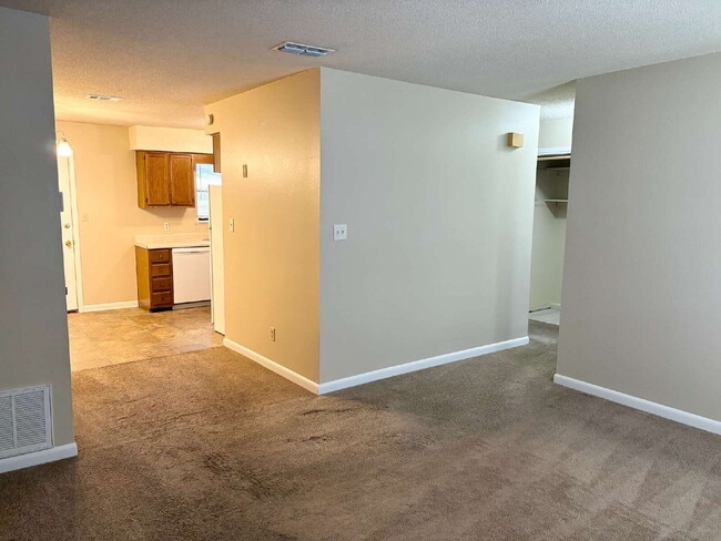 Building Photo - "Charming 2-Bedroom Apartment Retreat in Mary Esther!"