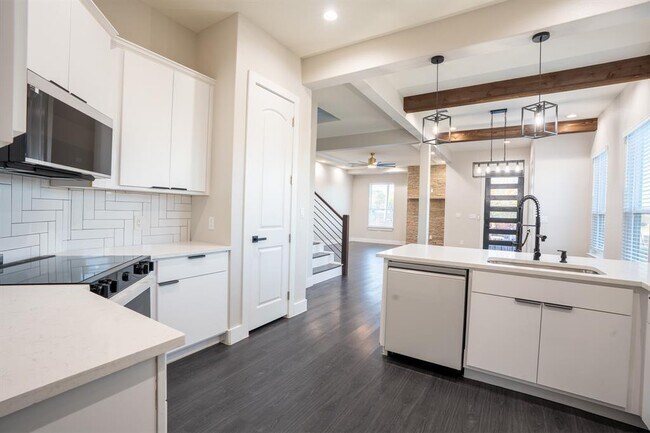 Building Photo - 162 Meadow View Blvd