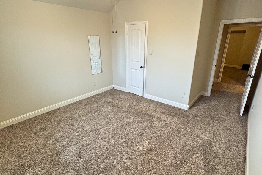 Building Photo - 5547 Lightfoot Ln