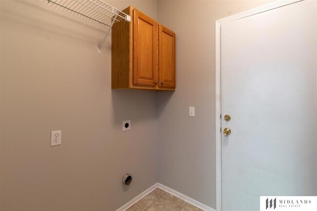Building Photo - 1007 Woodview Dr