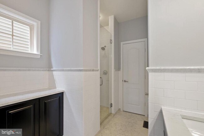 Building Photo - 10214 Nuthatch Dr