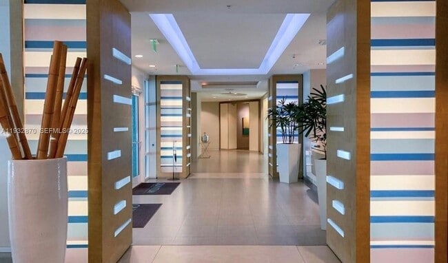 Building Photo - 1900 N Bayshore Dr