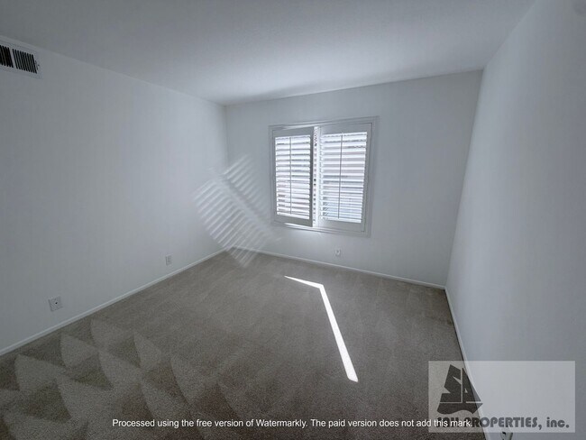 Building Photo - Coastal Condo in Newport Beach!