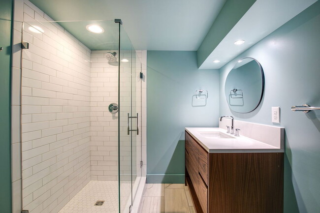 Building Photo - 2620 Hanover Ave