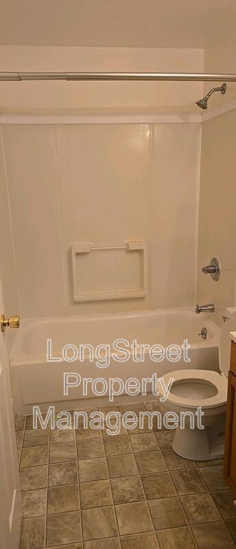 Building Photo - 2307 Newton St