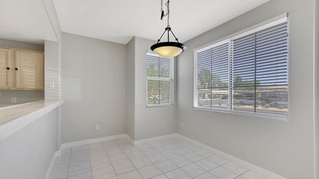 Building Photo - Gorgeous 3 bedroom Condo in Green Valley