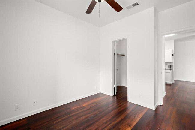 Building Photo - 2414 Longview St