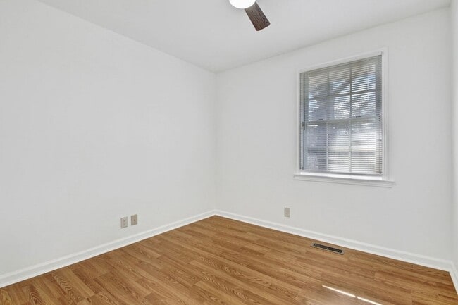 Building Photo - 238 Townes Dr