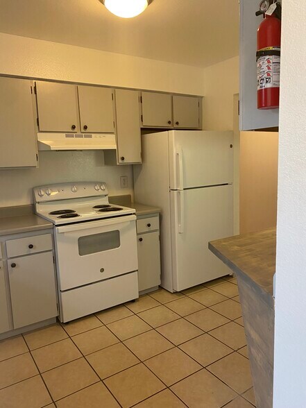 Building Photo - 2260 W Melanie Ave