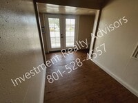 Building Photo - Studio Apartment in Tooele!