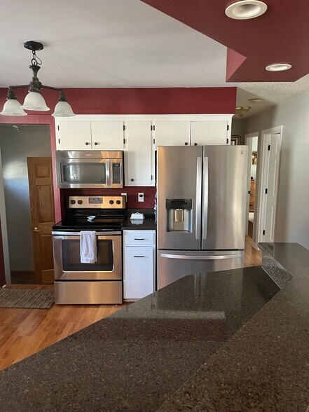 Building Photo - 1266 Cleveland Ave S