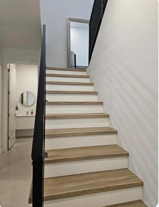 Building Photo - 2275 SE 7th St