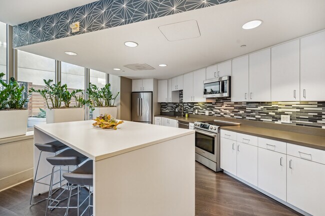 Building Photo - 388 Beale St