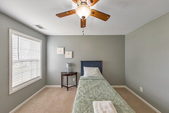 Building Photo - 179 Holbrook Dr