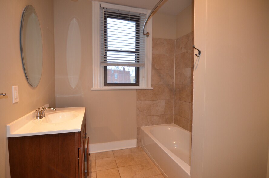 Building Photo - 2352 Kemper Ln