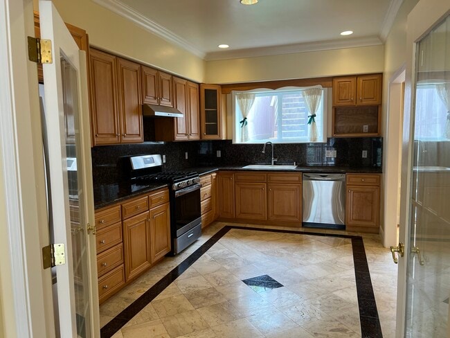 kitchen - 1276 45th Ave