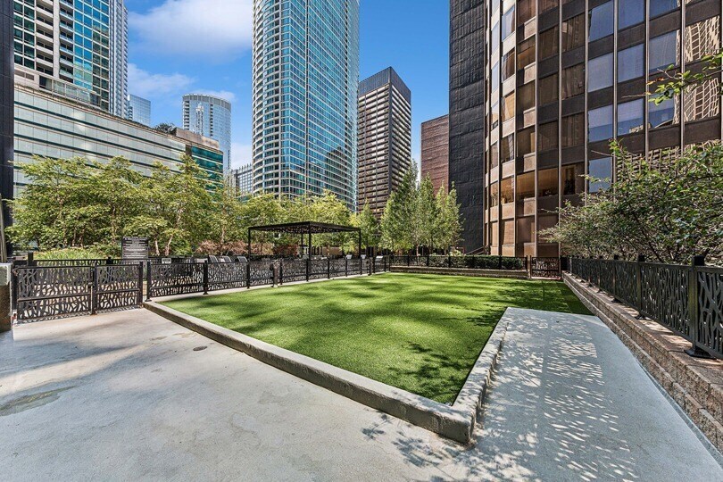 Primary Photo - 401 E Ontario St