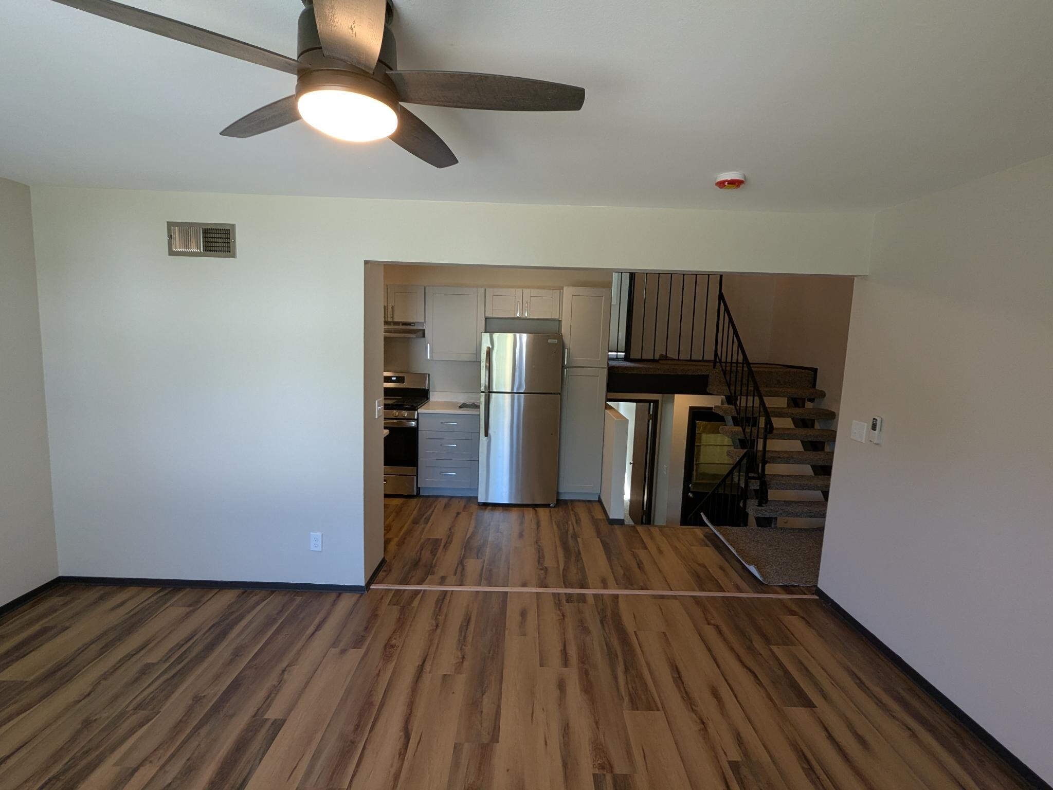 Building Photo - 645 Easton Pky