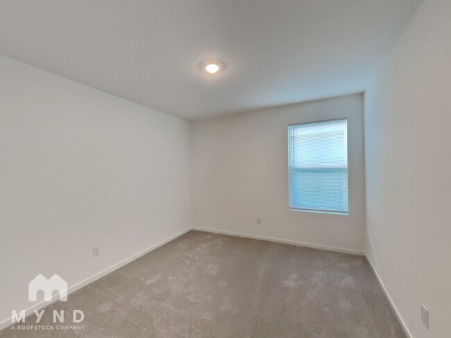 Building Photo - 225 Poplar Pl