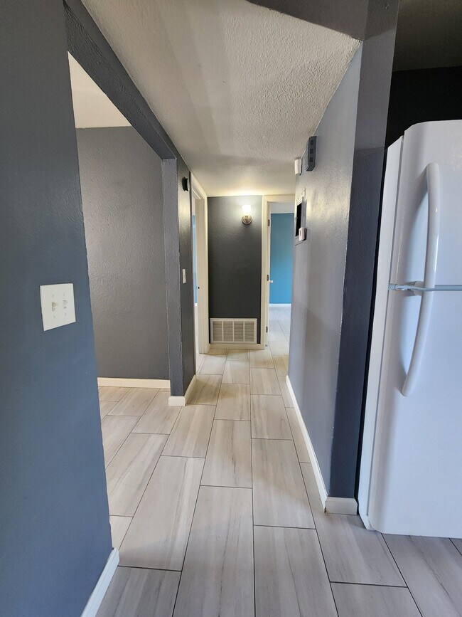 Building Photo - 143 S Doran