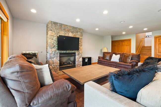 Building Photo - 196 Black Mountain Rd