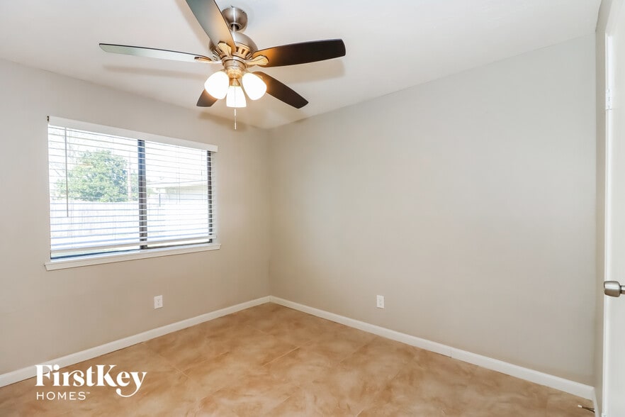 Building Photo - 6611 Gleneagles Dr