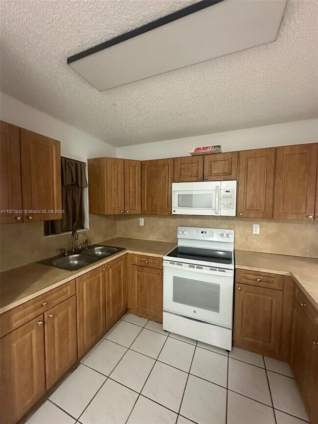 Building Photo - 2690 W 76th St