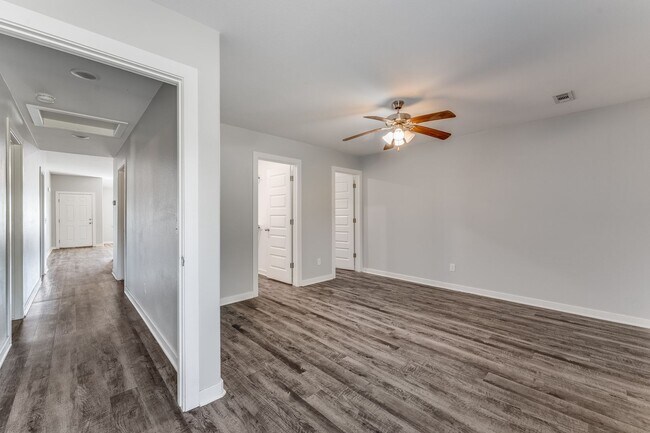 Building Photo - 640 Hidden Springs Dr