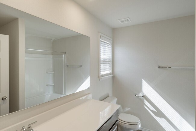 Building Photo - 3-Bedroom Home with Flexible Office Space
