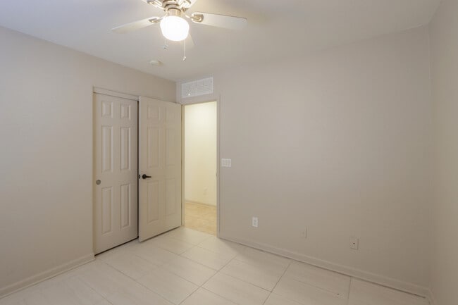 Building Photo - 43749 W Magnolia Rd