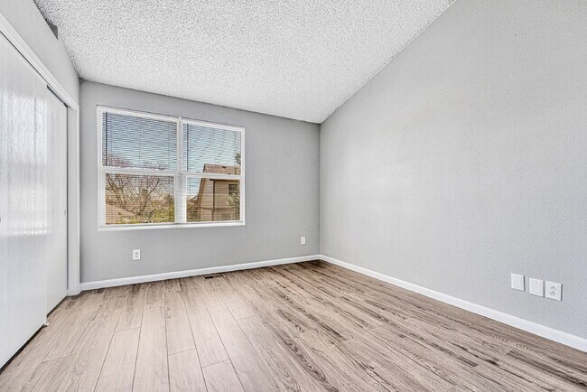 Building Photo - $2,595 - 3 Bed, 1 Bath Newly Renovated Hom...