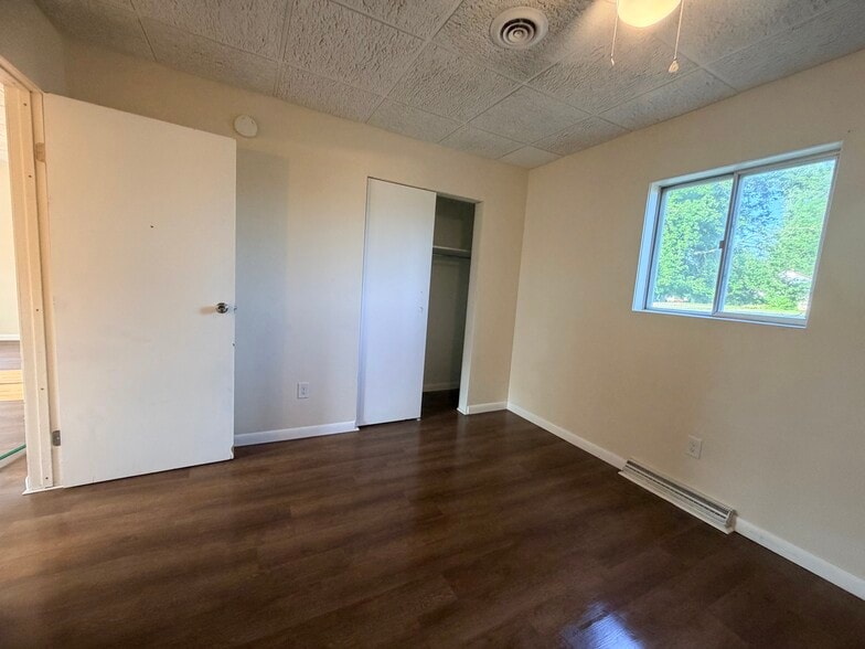 Bed 1 - 330 Bessemer Ave