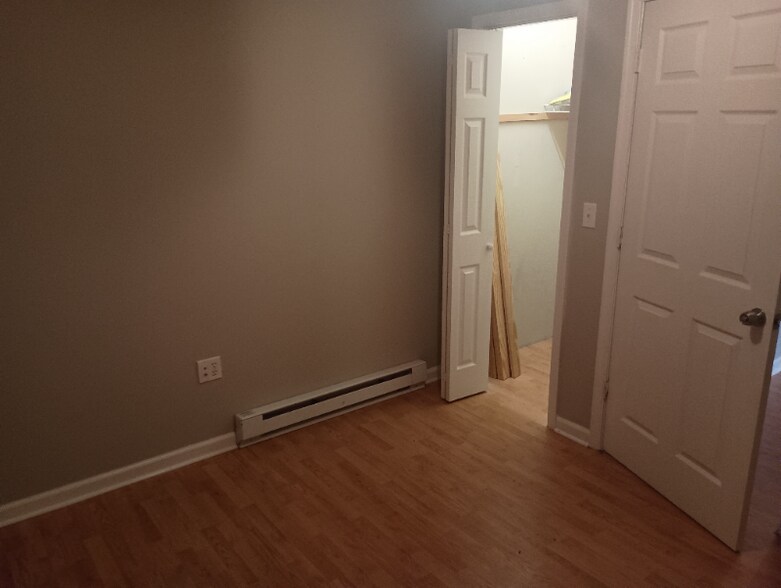 Building Photo - 730 Main St