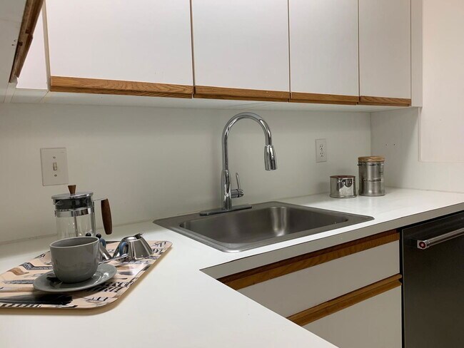 Building Photo - 1601 Abaco Dr