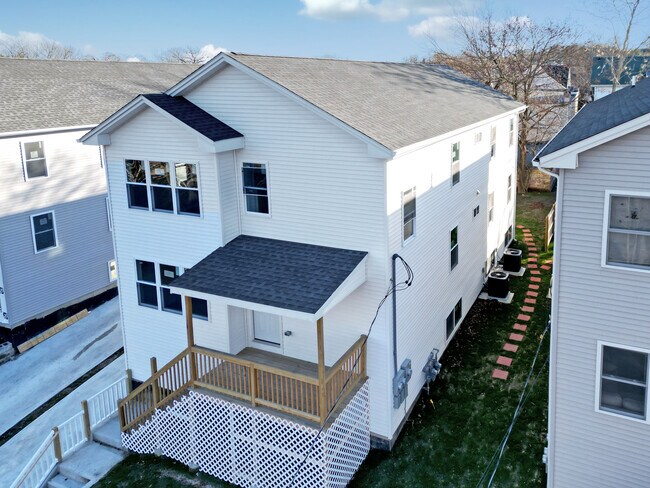 Building Photo - 12 Andy St