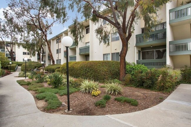 Building Photo - Modern Studio in BayHo - Fully Furnished o...